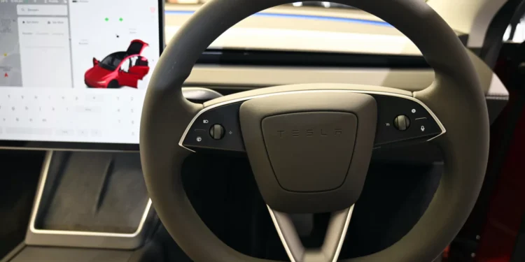 Clientes sentem-se enganados pela Tesla e avançam com ação coletiva