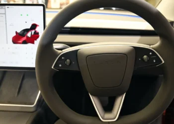 Clientes sentem-se enganados pela Tesla e avançam com ação coletiva