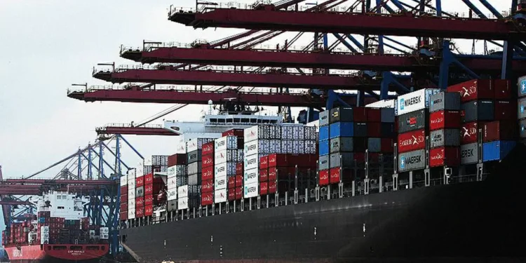 A esvaziada audiência pública na Câmara para tratar do Tecon 10