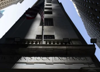 Wall Street cai com números do emprego e Trump despede dirigente