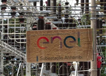 Enel responde à crítica de Tarcísio sobre contrato de concessão e falta de investimento