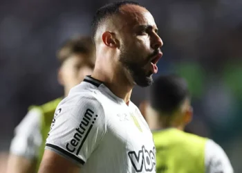 Botafogo ganha variação ofensiva com Arthur Cabral e Chris Ramos