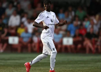 Jogo dos sub-21 do Manchester United é abandonado após choque de cabeças