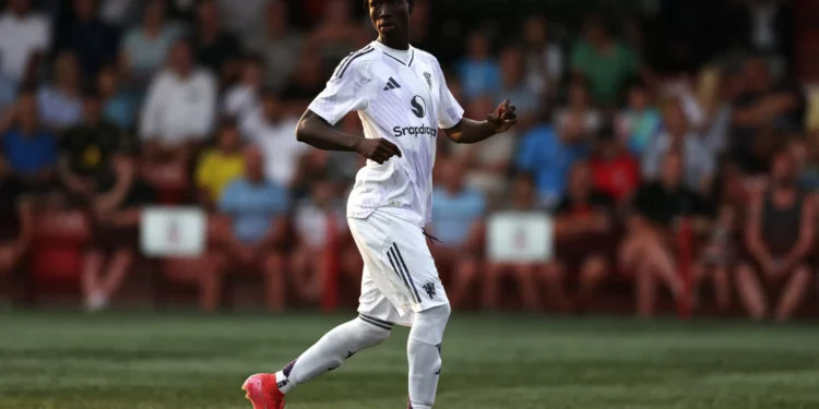 Jogo dos sub-21 do Manchester United é abandonado após choque de cabeças