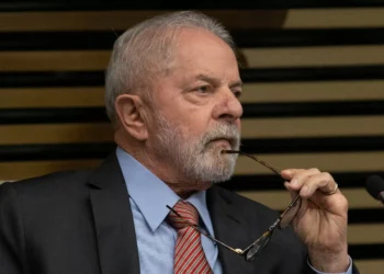 Lula se reúne com ministros por regulação de big techs no Brasil após vídeo viral