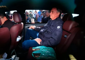 Defesa de Bolsonaro diz que não há provas contra ele e que ex-presidente não agiu para impedir posse de Lula