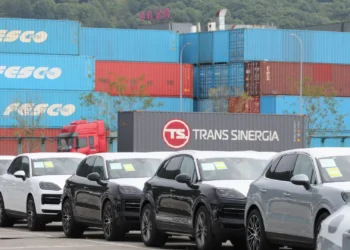 Contra as tarifas, estes fabricantes europeus aumentam preços dos carros