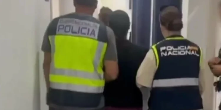 Falsa médica detida em Espanha depois de atender 665 pessoas na Colômbia