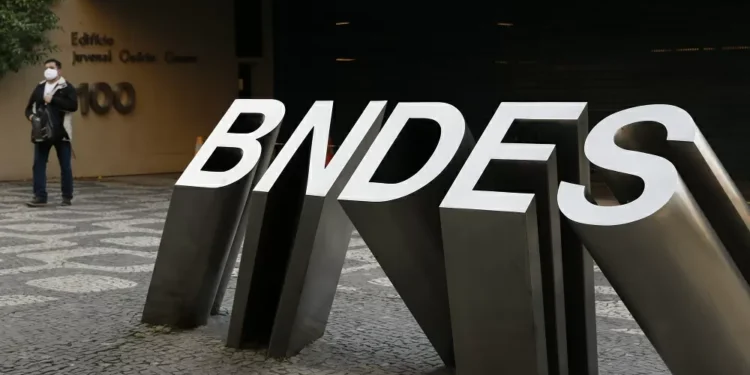 BNDES destinará R$ 10 bi em crédito para empresas taxadas em menos de 50%, diz Mercadante