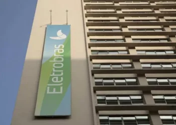 Ibovespa ignora tarifaço e avança com resultados positivos da Eletrobras