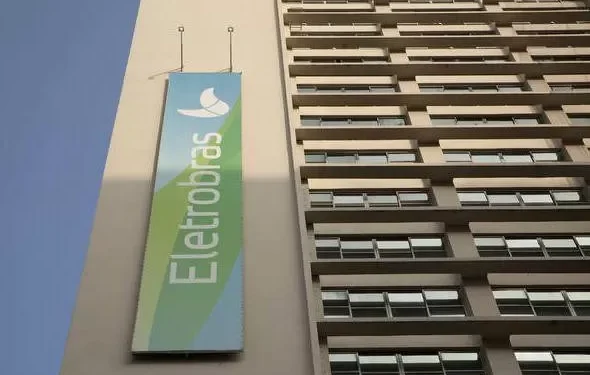 Ibovespa ignora tarifaço e avança com resultados positivos da Eletrobras