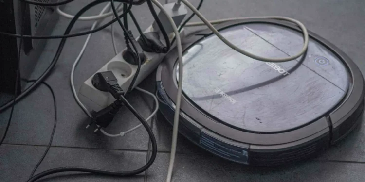 5 hábitos perigosos ao usar extensão elétrica (e como evitar riscos em casa)