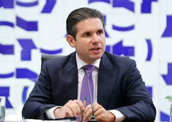 Líderes da Câmara preveem avanço do projeto de lei da anistia após a sentença de Jair Bolsonaro