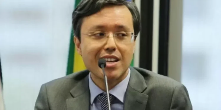 Justiça recebe denúncia e impõe tornozeleira a mãe apontada como ‘laranja’ em esquema de R$ 1 bi