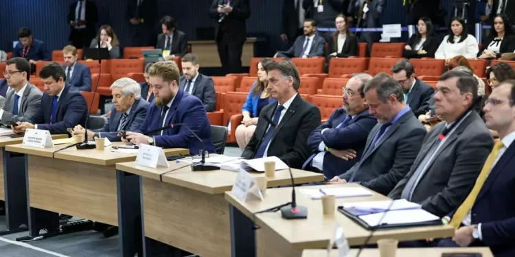 STF permite uso de slides na defesa de Augusto Heleno no julgamento do suposto golpe de Estado